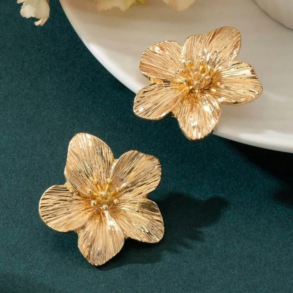New flower studded earrings